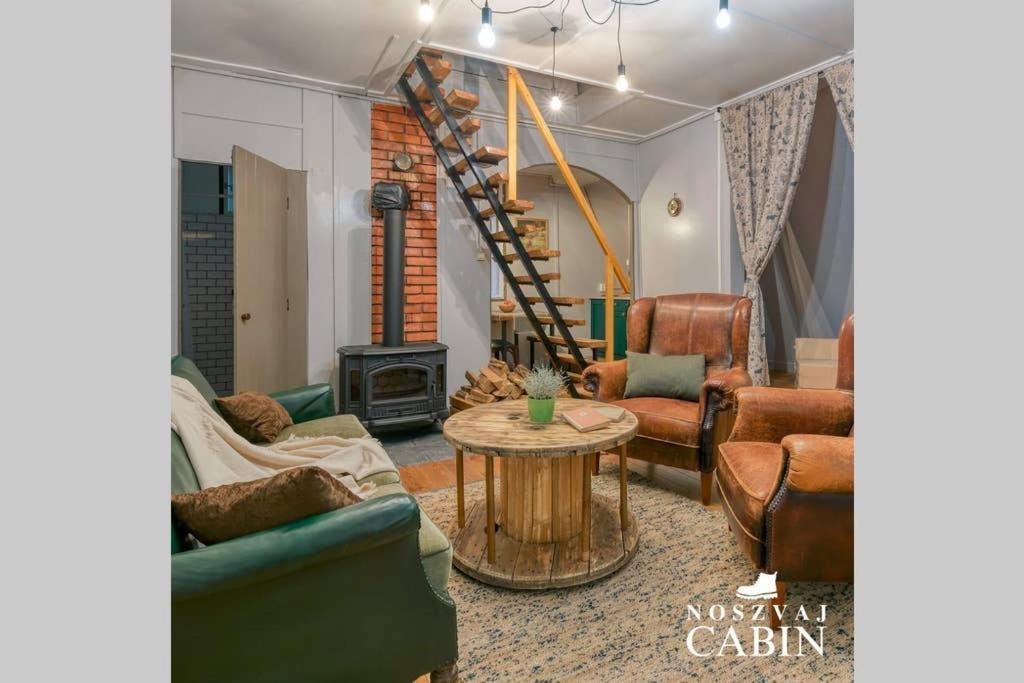 Noszvaj Cabin Екстериор снимка